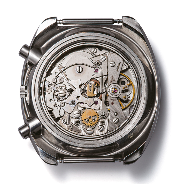 Cal.6139: The Caliber 6139 movement added a vertical clutch and a 30-minute counter to the slim automatic winding Caliber 61 Series movement 