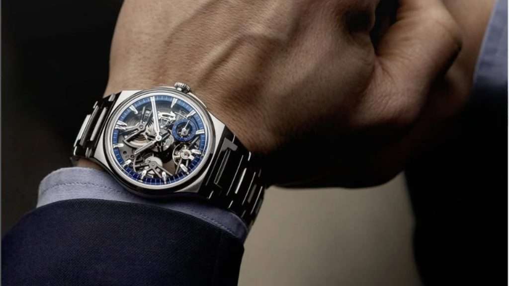 Czapek Antarctique Révélation Cosmic Blue on wrist showing titanium bracelet fit